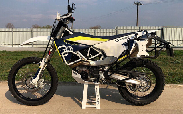 ハスクバーナ　701エンデューロ　クラッシュバー　スキッドプレート　パニアラック