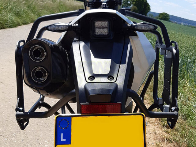 ハスクバーナ　701エンデューロ　クラッシュバー　スキッドプレート　パニアラック