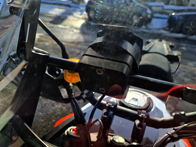 KTM1290スーパーアドベンチャー用　スクリーンアジャスター