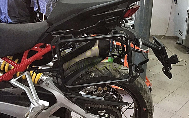 DUCATI ムルティストラーダ用 パニアラック アウトバックモーターテック