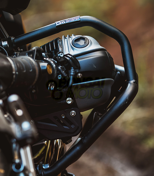 R12 G/S クラッシュバー　アウトバックモーターテック