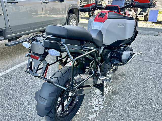 パニアラック　アウトバックモーターテック