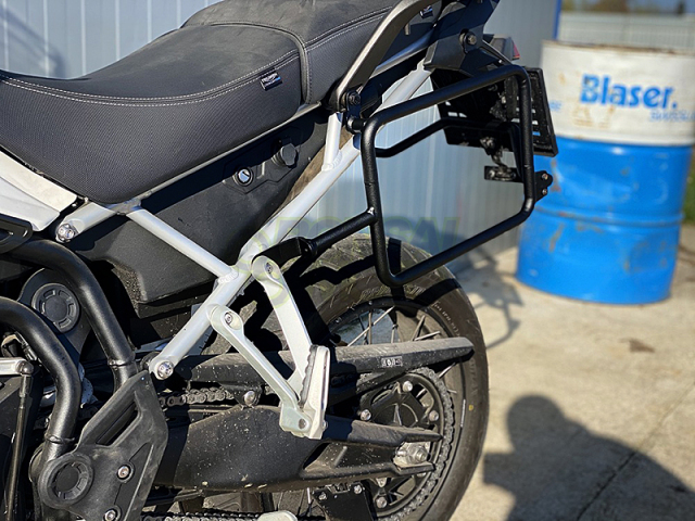 トライアンフ Tiger900 パニアラック
