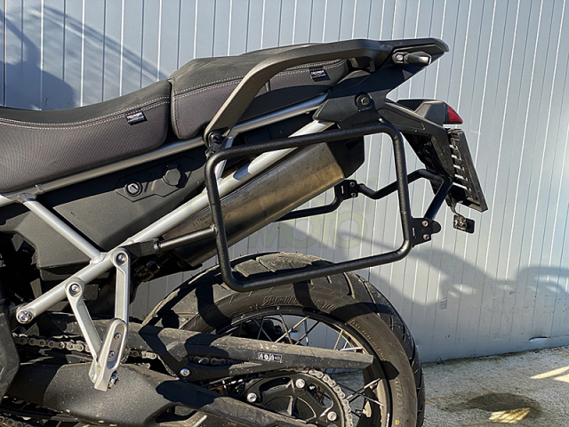 トライアンフ Tiger900 パニアラック
