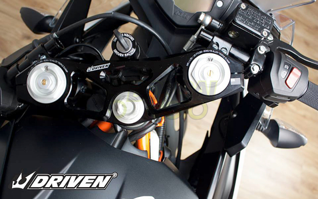 DRIVEN（ドリブン）トリプルクランプ