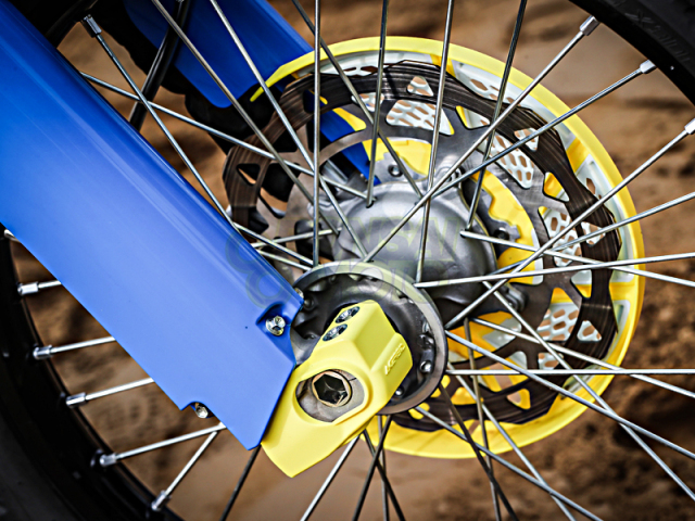 フォークシューカバー　アチェルビス