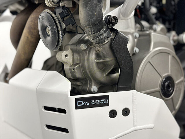 Tuareg660 スキッドプレート アウトバックモーターテック