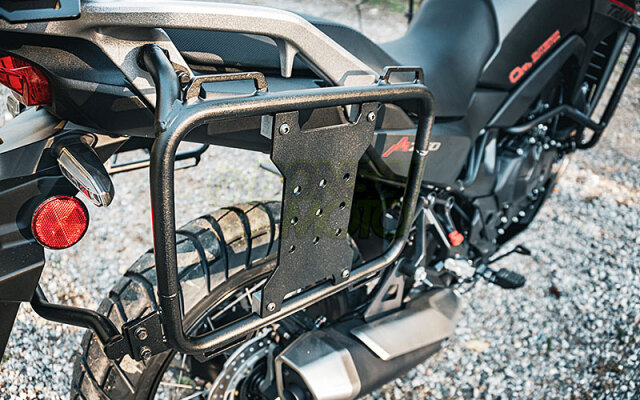 XL750 トランザルプ　パニアラック　アウトバックモーターテック