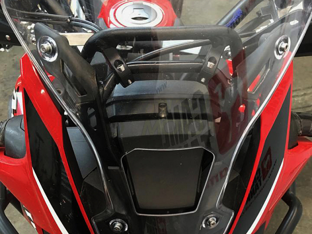 スクリーンブレース