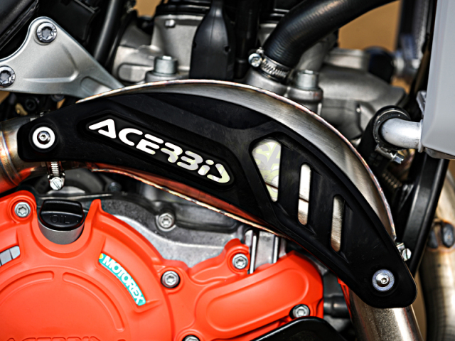 エキゾーストヒートプロテクション　アチェルビス