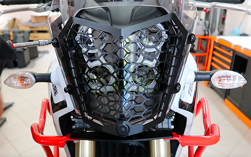 Tenere700　ヘッドライトガード　アウトバックモーターテック