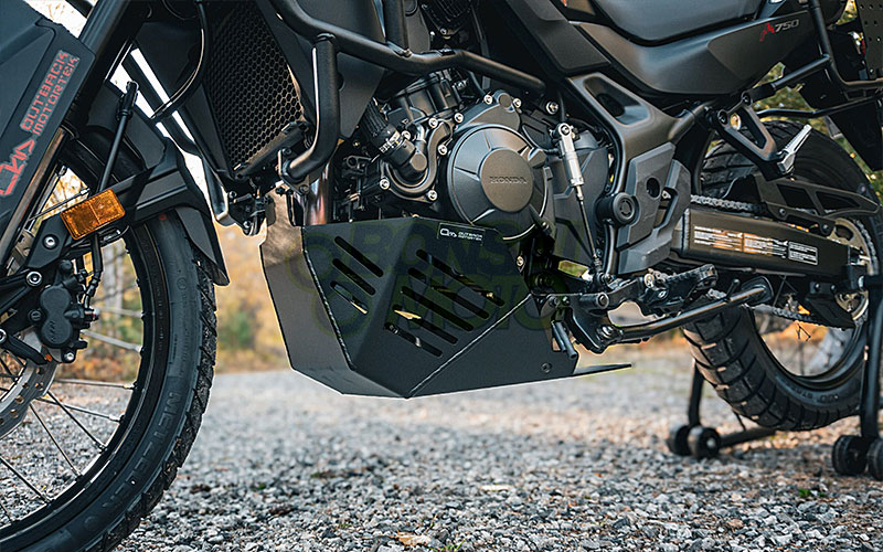 XL750 トランザルプ　スキッドプレート　アウトバックモーターテック