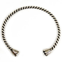 VASSER(バッサー)Silver Tassel Bangle(シルバータッセルバングル)