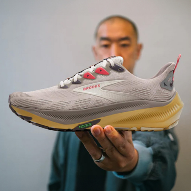 ブルックス ステープル×ゴーストトレイル BROOKS STAPLE x Ghost Trail