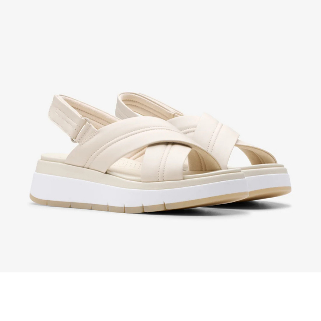 リリです！Clarks クラークス シルバー レザー サンダル　23.5 クラークス タスカンクロス Clarks Tuscan Cross クリームレザー