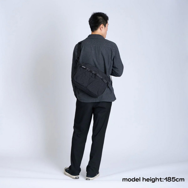 クローム パック ショルダー 12L CHROME PAC SHOULDER 12L MATTE BLACK
