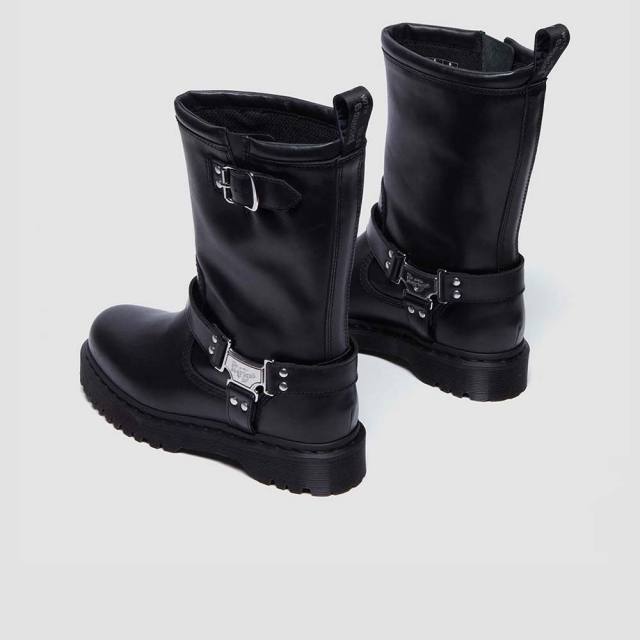 Dr. Martens ブラックレザーブーツ　アニストン ドクターマーチンから、新作“THE ANISTONE”が発売開始。 | ドクター
