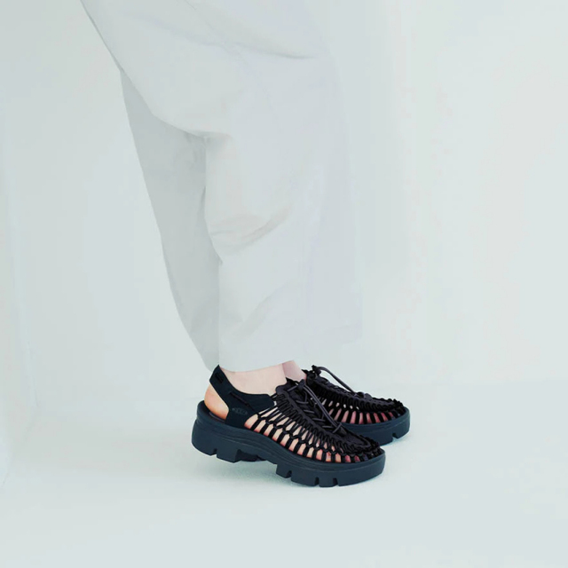新品　KEEN オールジェンダーユニーク サンダル　UNEEK PLT キーン 厚底×オールジェンダー。KEEN「UNEEKコレクション」に、厚底