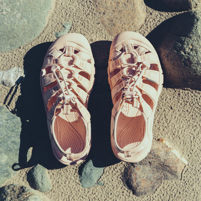 キーン ニューポート エイチツー KEEN NEWPORT H2 MONOCHROME/CAMEO