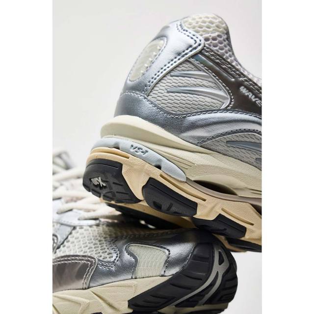 ミズノ MIZUNO WAVE RIDER 10 オフホワイト×ライトベージュ