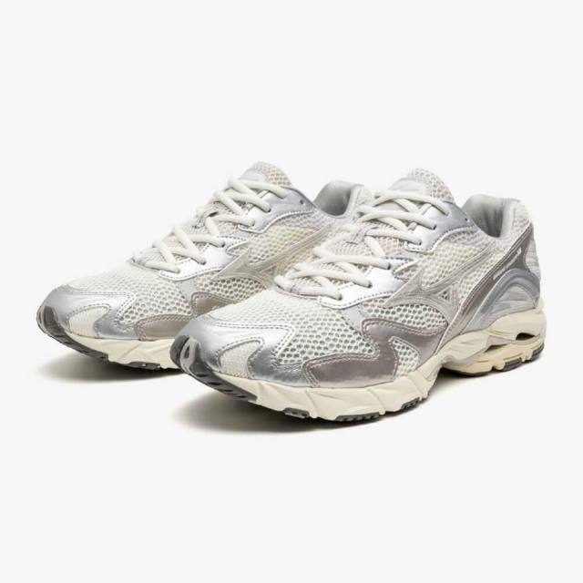ミスタ ミズノ MIZUNO WAVE RIDER 10 オフホワイト×ライトベージュ