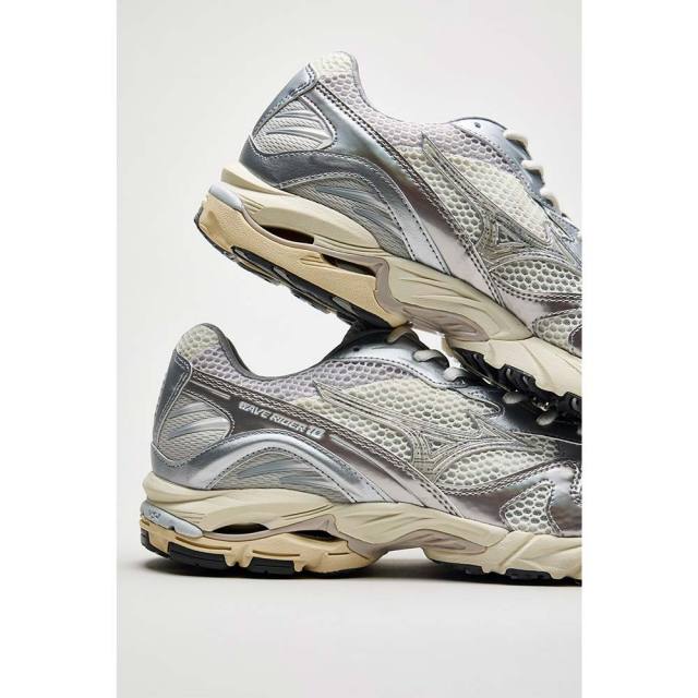 ミズノ MIZUNO WAVE RIDER 10 オフホワイト×ライトベージュ×シルバー