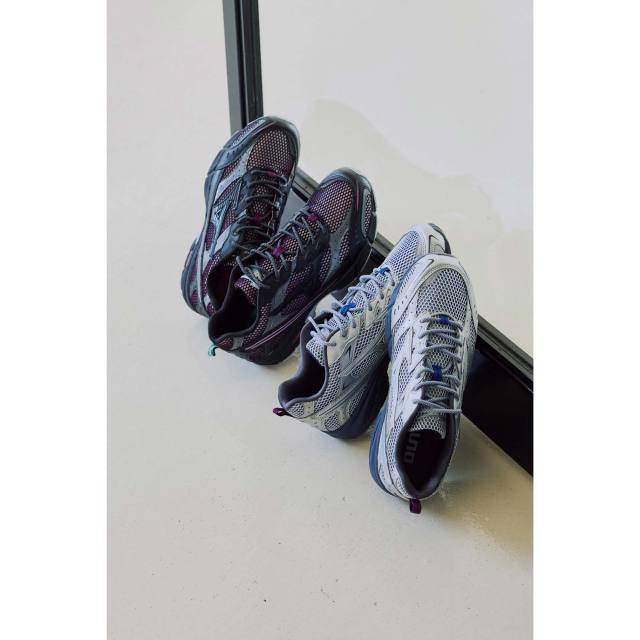 岡崎モデルのミズノバサラ102MD(ブルー×ブラック) 岡崎モデルの