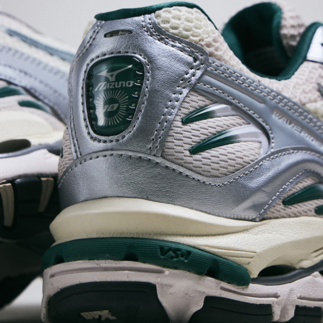 MIZUNOミズノWAVERIDER10D1GA243107