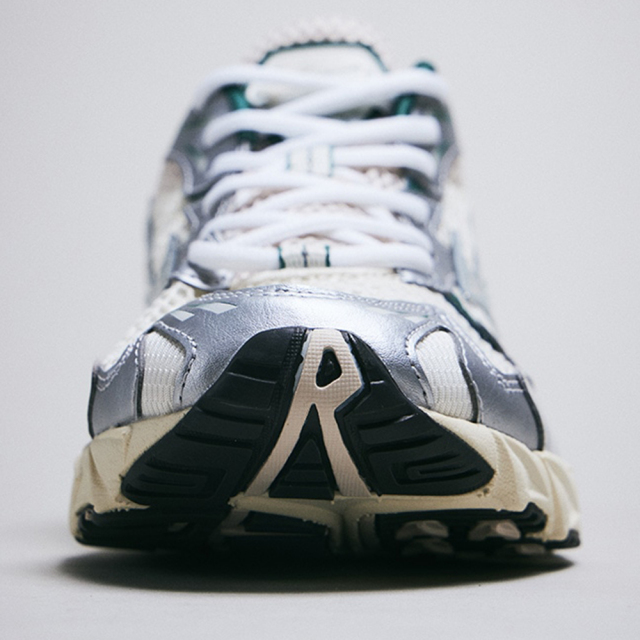 ミズノ MIZUNO WAVE RIDER 10 オフホワイト×グリーン×ライト