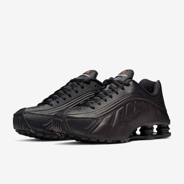 ナイキ ウィメンズ ショックス R4 ブラックフローラル 24.5㎝ 発売中