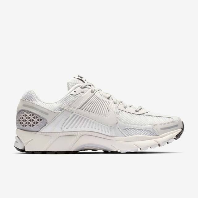 NIKEナイキZOOMVOMERO5ズームボメロ5BV1358-001