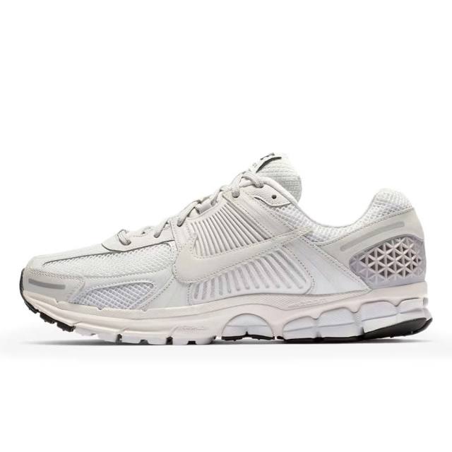 NIKEナイキZOOMVOMERO5ズームボメロ5BV1358-001