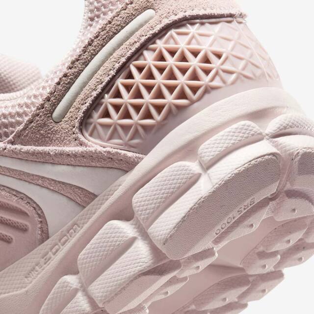 NIKEナイキWMNSZOOMVOMERO５ウィメンズズームボメロ5HQ0458-600