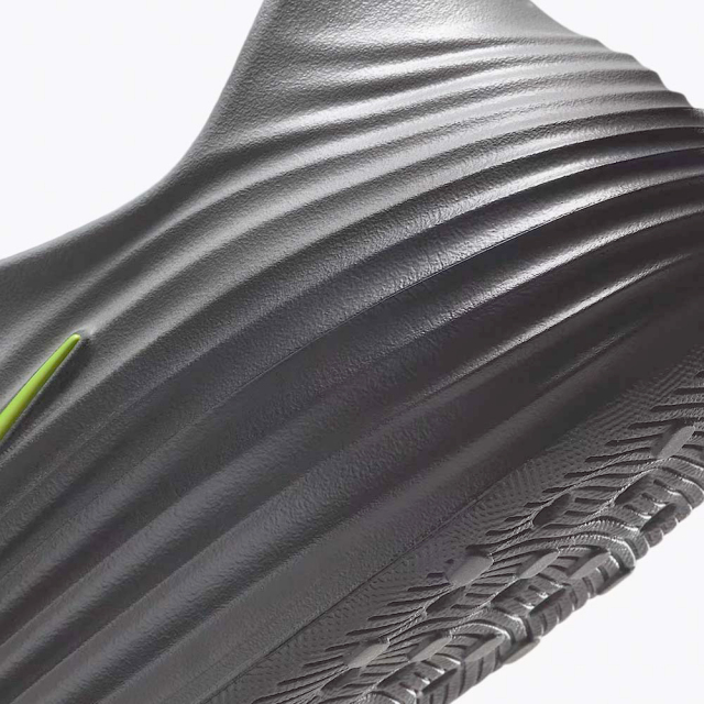 ナイキ リアクトX リジュビネイト NIKE REACTX REJUVEN8