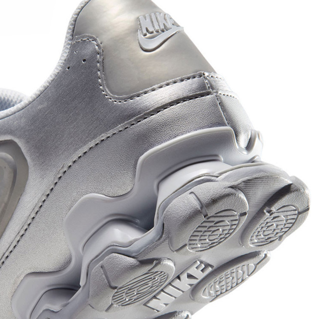 NIKEナイキREAX8NSWSLPRMリアックス8IU7629-001