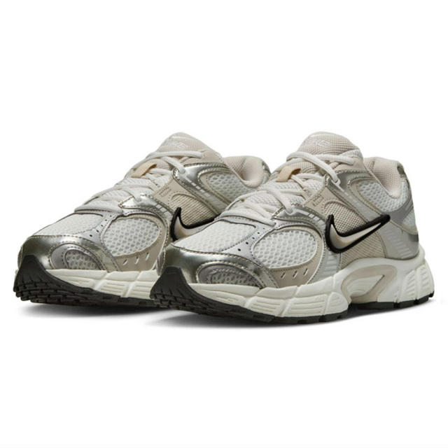 NIKEナイキWSV5RNRV5RNRHQ7901-104