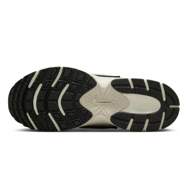 NIKEナイキWSV5RNRV5RNRHQ7901-104
