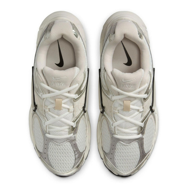 NIKEナイキWSV5RNRV5RNRHQ7901-104