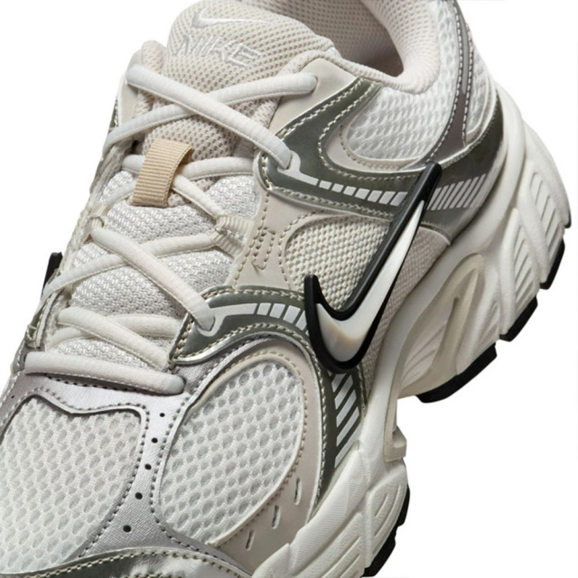 NIKEナイキWSV5RNRV5RNRHQ7901-104