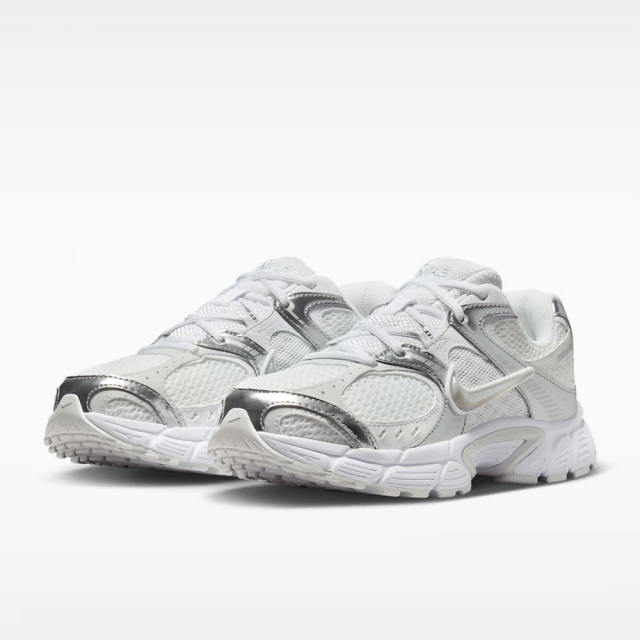 NIKEナイキV5RNRV5RNRHQ7901-112