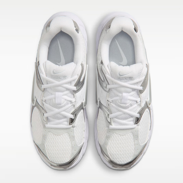 NIKEナイキV5RNRV5RNRHQ7901-112