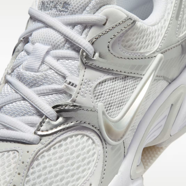 NIKEナイキV5RNRV5RNRHQ7901-112