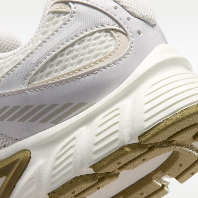 NIKEナイキV5RNRV5RNRHQ7901-115