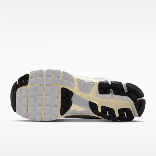 ナイキ ズーム ボメロ 5 NIKE ZOOM VOMERO 5 グレーフォグ