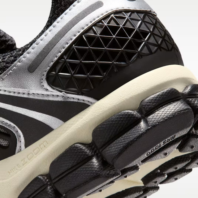 ナイキ ズーム ボメロ 5 NIKE ZOOM VOMERO 5 ブラック
