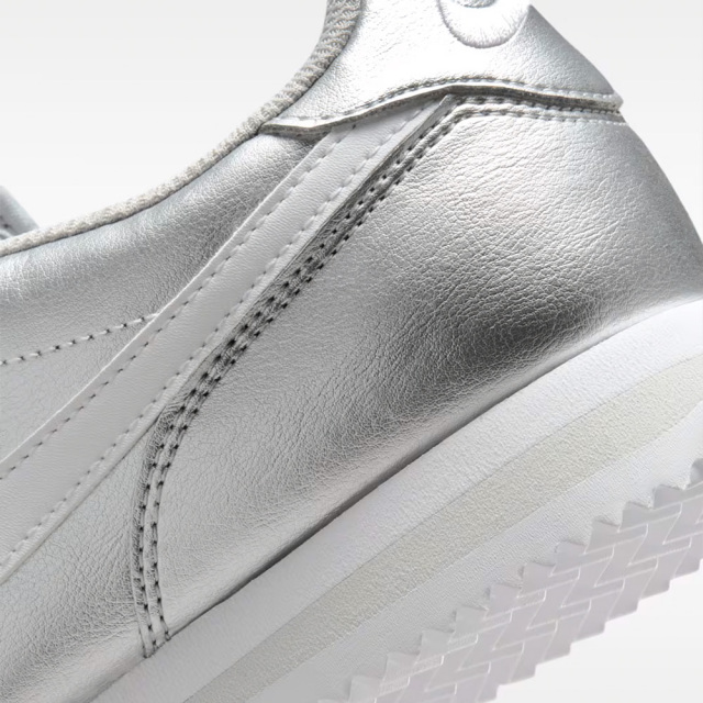 ナイキ コルテッツ NIKE CORTEZ メタリックシルバー/グレーフォグ