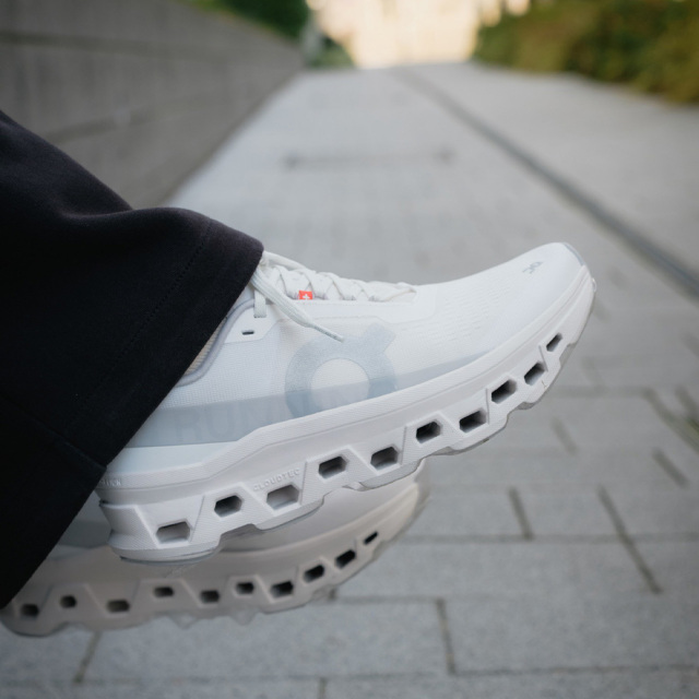 OnシューズオンCloudmonster1クラウドモンスター13MF30741200