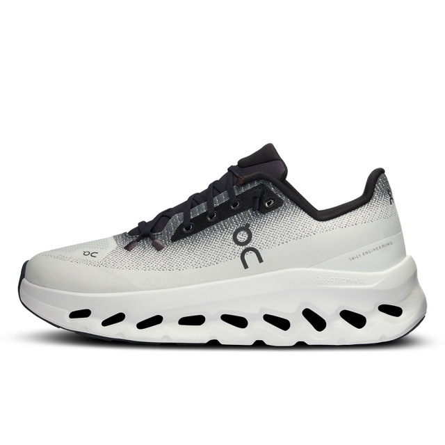 OnシューズオンCloudtiltクラウドティルト3WE10051430