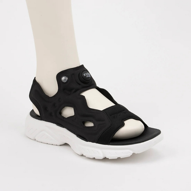 美品　リーボック　インスタポンプフューリー サンダル　ブラック　サイズ26㎝ リーボック Reebok インスタポンプフューリー ジップ サンダル