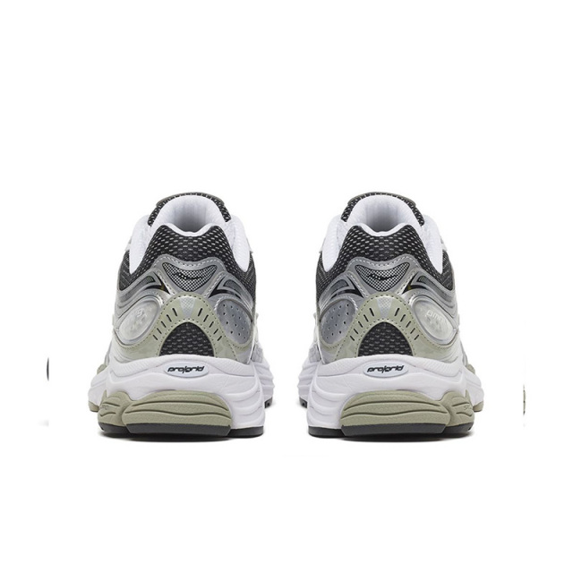 サッカニー プログリッドオムニ9 Saucony PROGRID OMNI 9 ホワイト